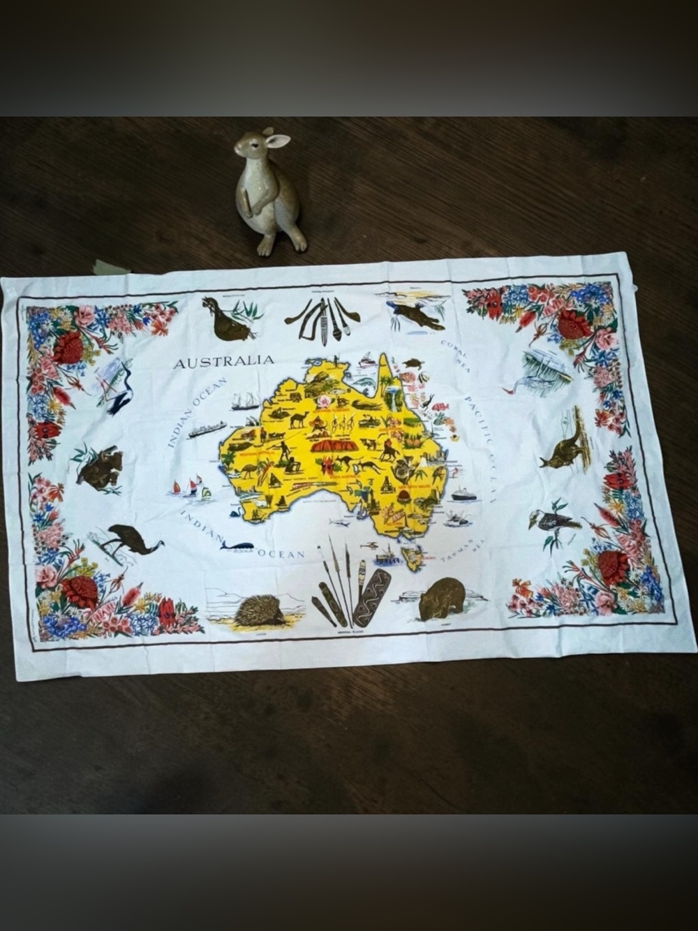 Vintage Linen Australia Tablecloth Souvenir Map Aboriginal Art Native 80” X 52”
